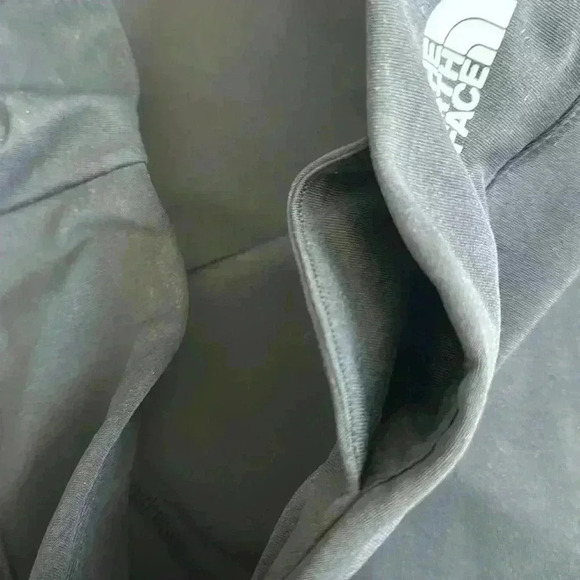 North Face Cropped Pants.  Women’s size medium.  Black. - Picture 4 of 6